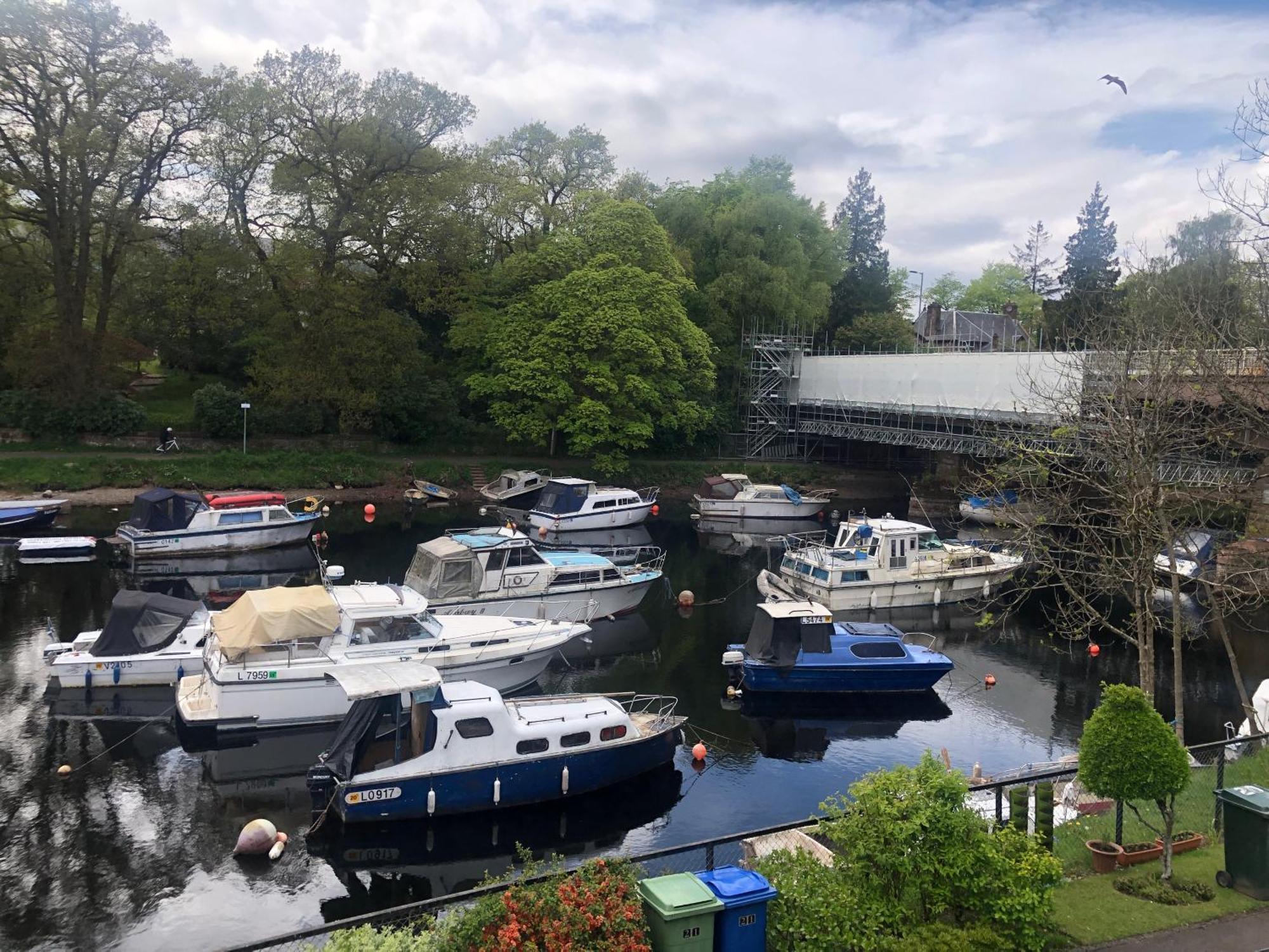 Loch Lomond Riverside Apartments A บัลลอค ภายนอก รูปภาพ